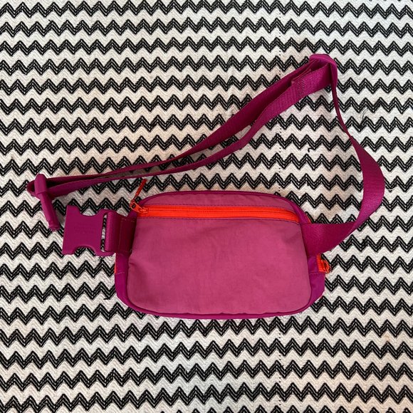 NWOT Pink Lychee / Ripened Raspberry OG lululemon Everywhere Belt Bag EBB 1L - Picture 7 of 10